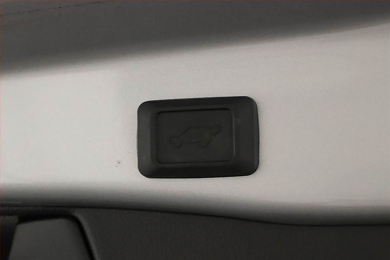 Toyota RAV4 (2021) Executive 2.5 Hybrid - fotka 15 z 18