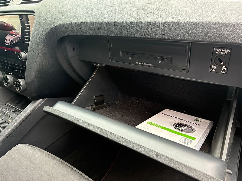 Škoda Octavia 2.0 TDI 135 kW RS ČR - fotka 17 z 30
