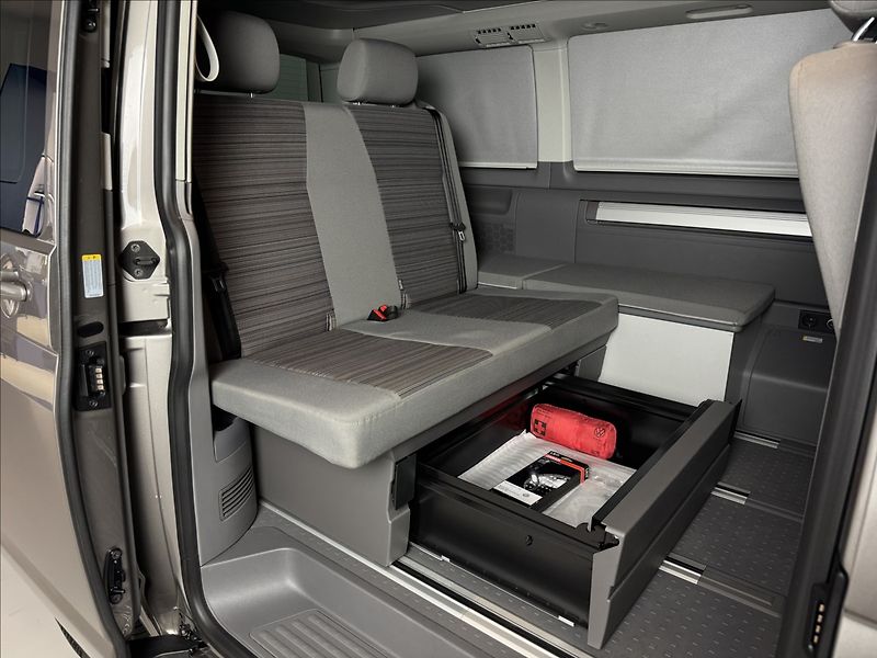 Volkswagen California 2,0 TDi  DSG Beach LED Assist - fotka 16 z 50