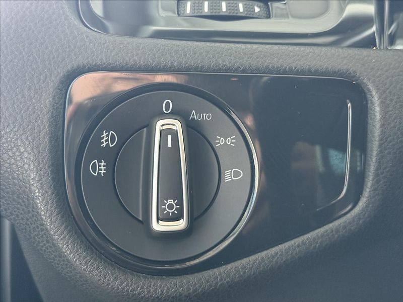 Volkswagen Golf 1,5   TSI 110kW,SOUND,SERVISKA - fotka 12 z 27