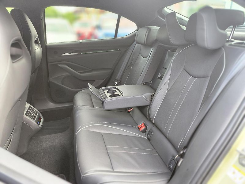 Škoda Superb Sportline 2.0 TDI 110kw DSG - fotka 26 z 30