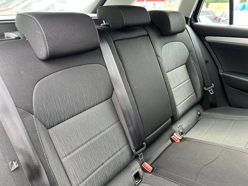 Škoda Superb 1.6TDi NAVI TEMPOMAT odp.DPH - fotka 31 z 43