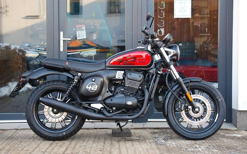 Jawa 42 (2026) 350 CL 42 - fotka 1 z 25