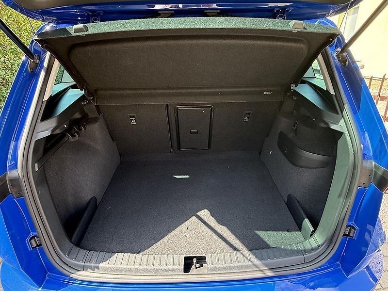 Škoda Karoq (2022) 2,0TDi 110kW 4x4 DSG STYLE ČR - fotka 17 z 23