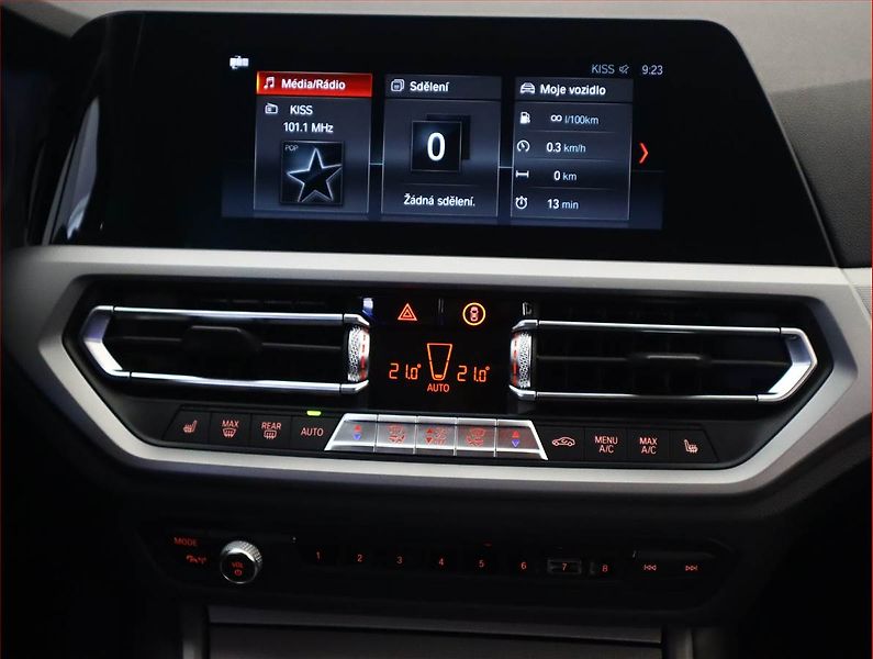BMW Řada 3 (2020) 330 i, ČR, A/T, Kůže, Serviska - fotka 10 z 16
