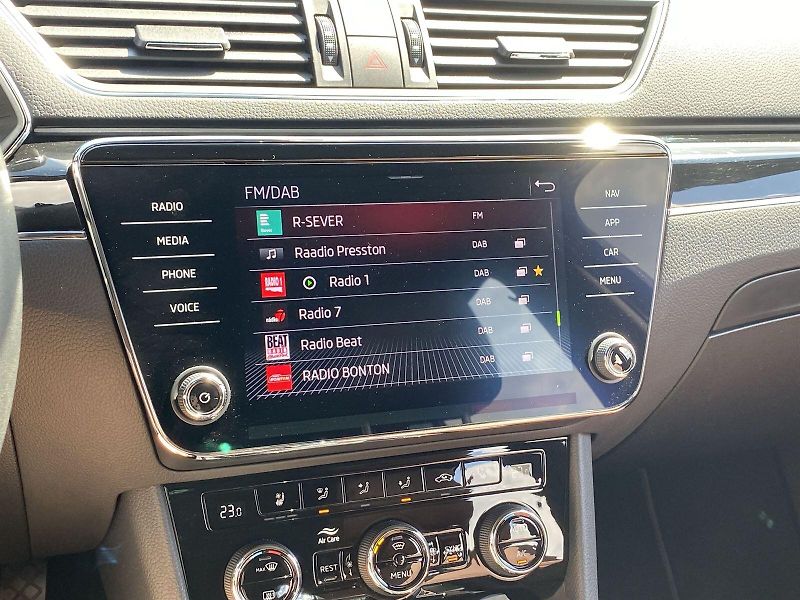 Škoda Superb (2023) 1.5 TSI DSG L&K - fotka 20 z 37
