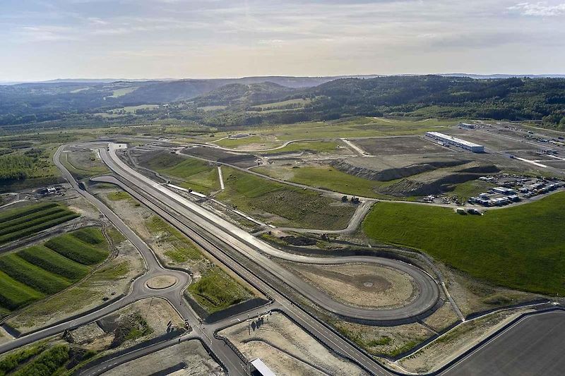 BMW otevřelo u Sokolova své největší testovací centrum na světě
