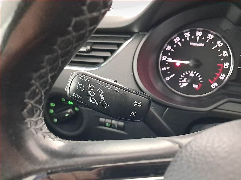 Škoda Octavia (2015) 1.6 TDI, Tempomat - fotka 17 z 18