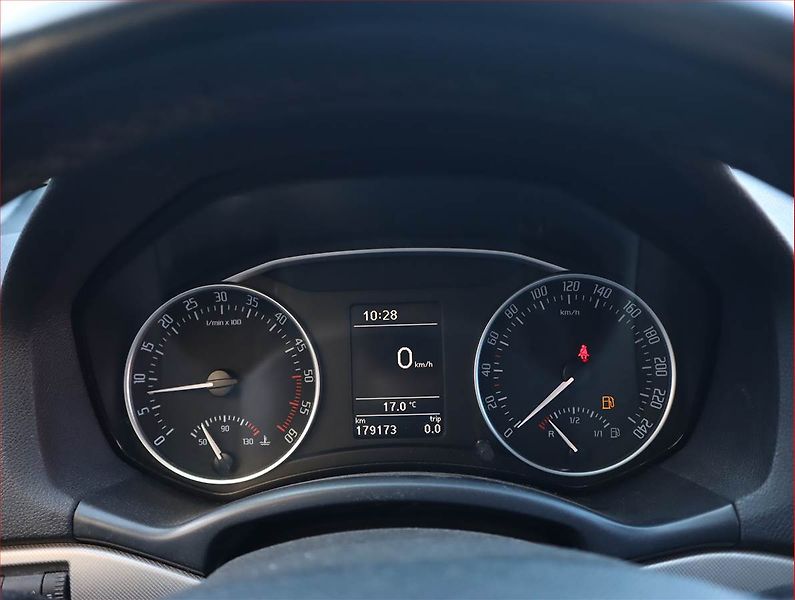 Škoda Octavia (2011) 1.6 TDI, Tempomat - fotka 11 z 16