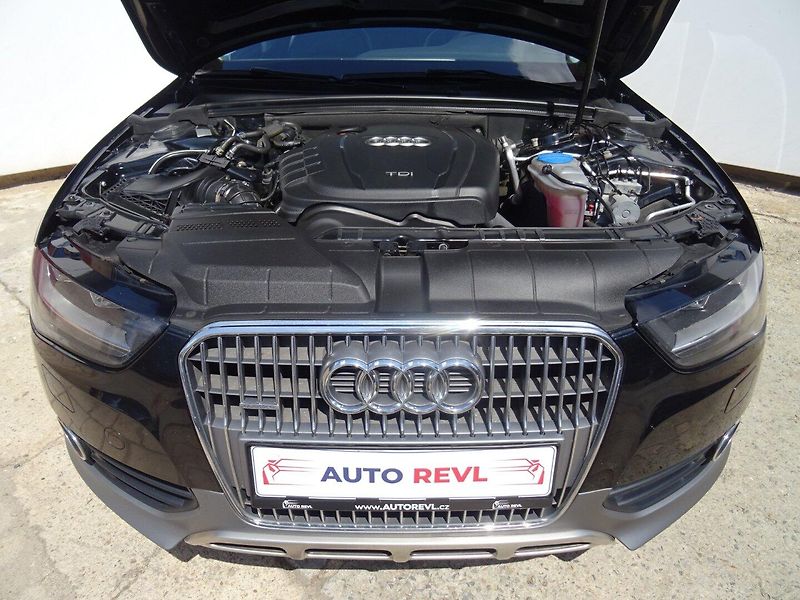 Audi A4 (2012) 2.0TDi,130kW,1maj,s.kni,navi - fotka 20 z 24