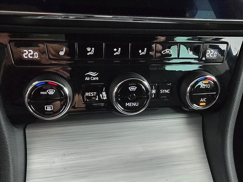 Škoda Superb 2,0 Style+, ACC, Virtual, Kame - fotka 15 z 25
