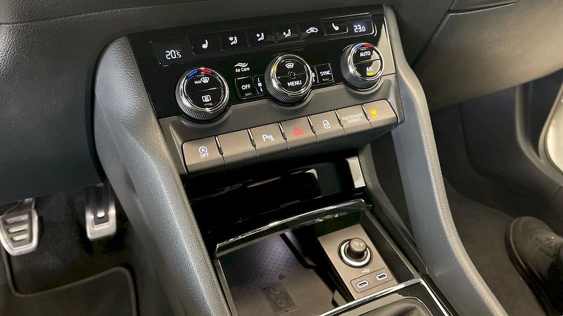 Škoda Karoq (2022) Sportline 1.5 TSI 110kW - fotka 25 z 33