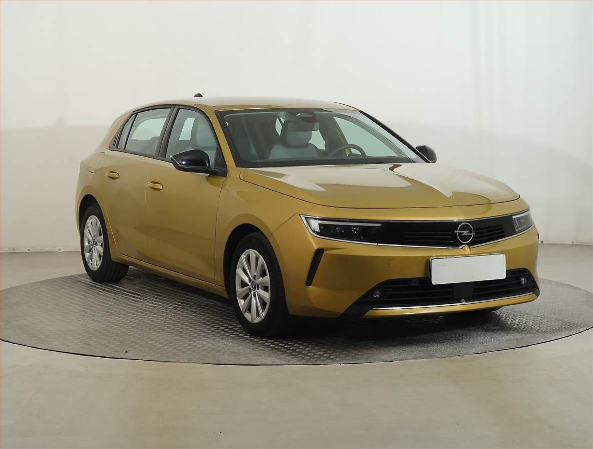 Opel Astra Edition 1.2 Turbo, ČR,1.maj