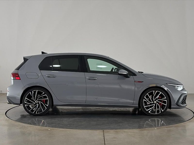 Volkswagen Golf GTI DSG - fotka 16 z 29