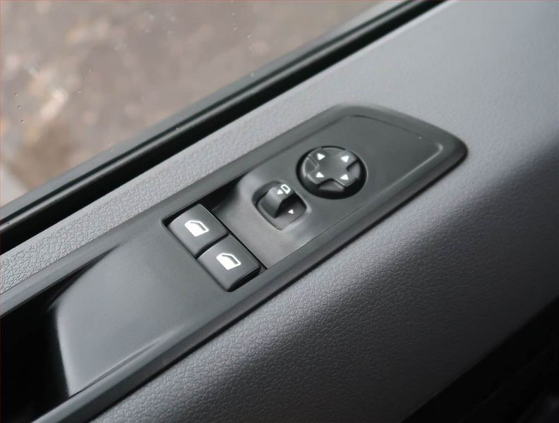 Opel Vivaro (2022) 2.0 CDTI, Bus, 8Míst, ČR, DPH - fotka 19 z 20