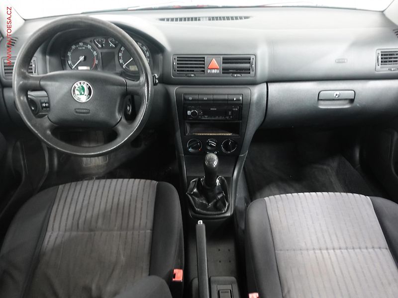 Škoda Octavia (2002) 1.6i, ČR, Elegance - fotka 8 z 19