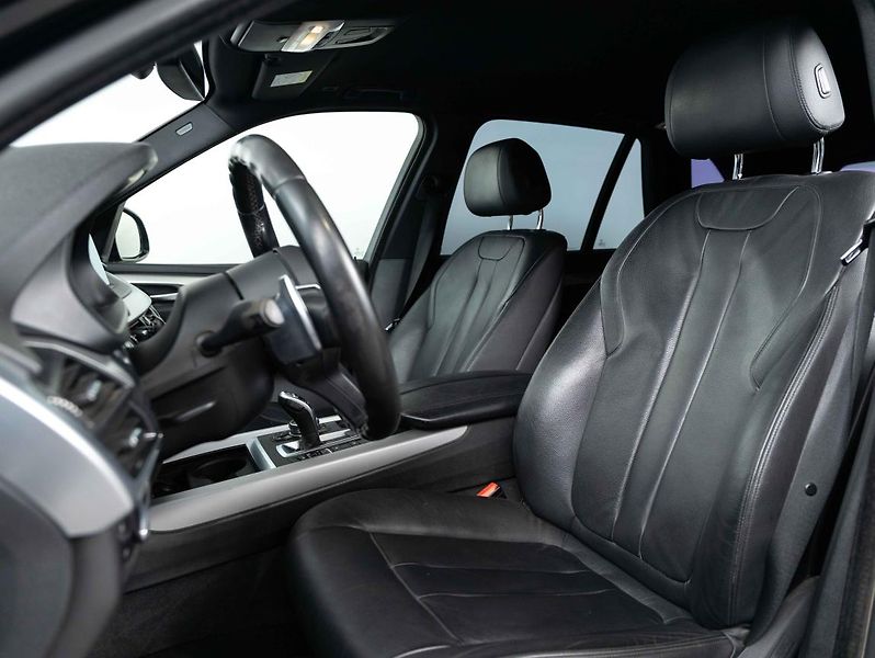 BMW X5 xDrive30d - fotka 21 z 23