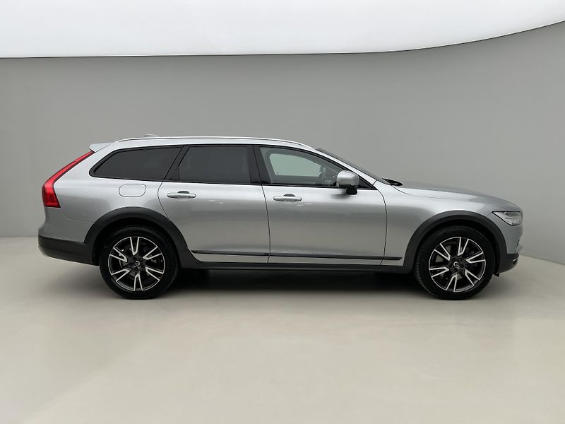 Volvo V90 CC D5 AWD PRO AUT - fotka 9 z 41