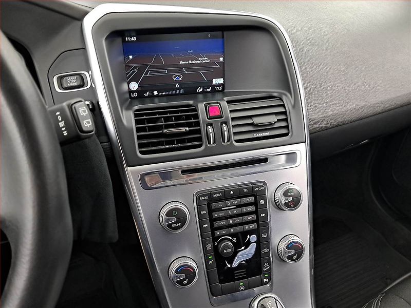 Volvo XC60 (2016) D4, 4X4, Automat, Serv.kniha - fotka 12 z 19
