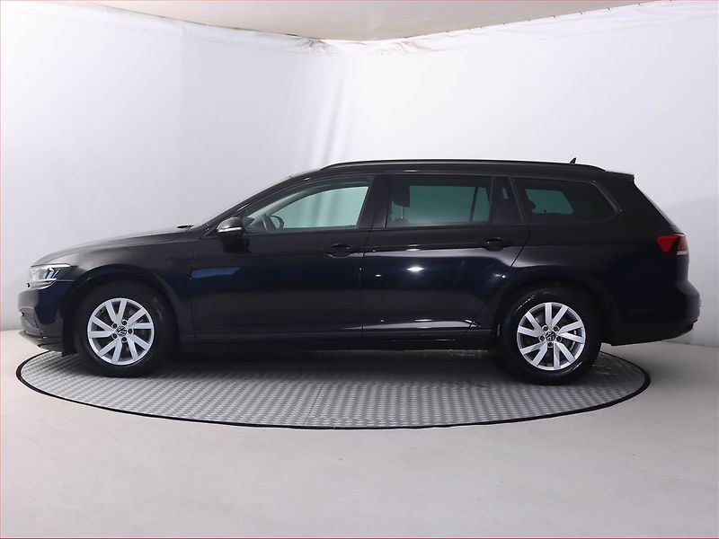 Volkswagen Passat (2022) Business 2.0 TDI - fotka 3 z 24