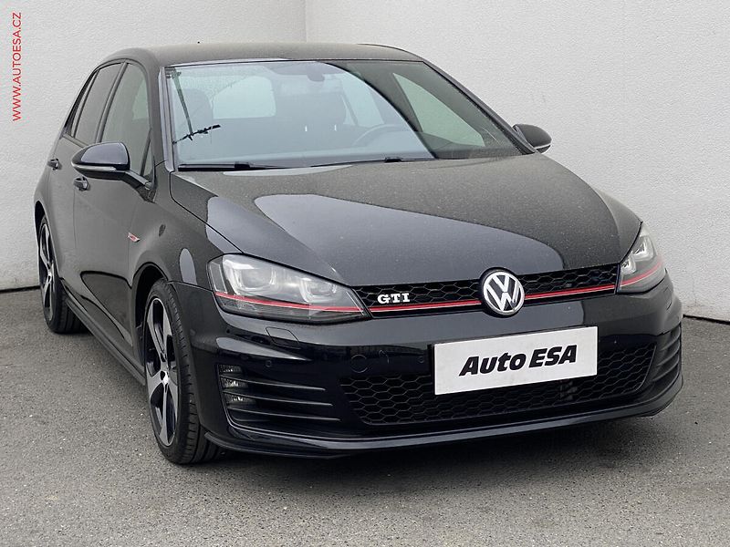 Volkswagen Golf (2015) 2.0 TSi, GTi, bixen, navi, - fotografie inzerátu