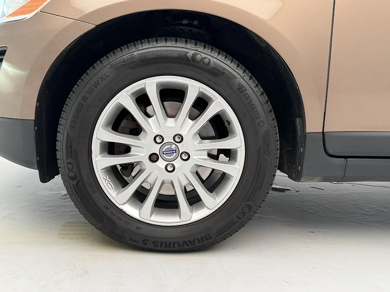 Volvo XC60 D4 AWD SUMMUM AUT CZ - fotka 17 z 45