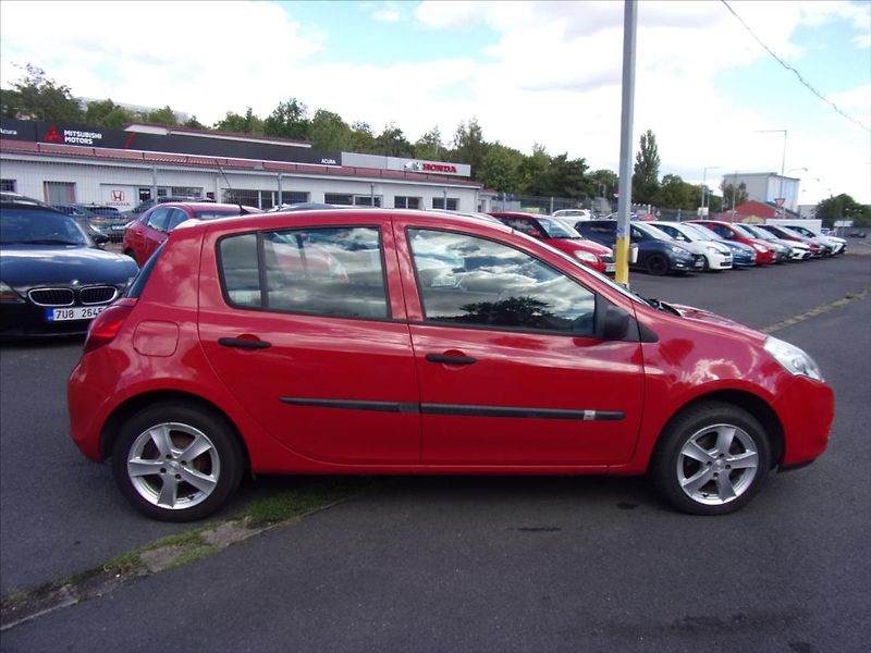 Renault Clio 1,2 - fotka 2 z 21