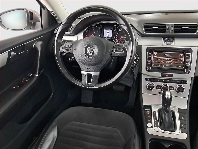 Volkswagen Passat (2013) 2.0 TDI, Automat, Navi, Xenony - fotka 7 z 23
