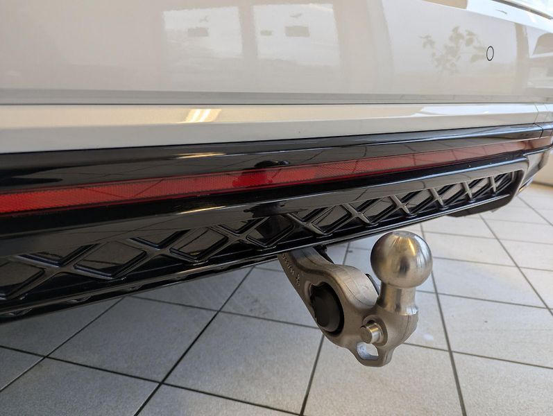Volkswagen Touareg TDI 210kW R-Line Vzduch Pano H - fotka 27 z 27