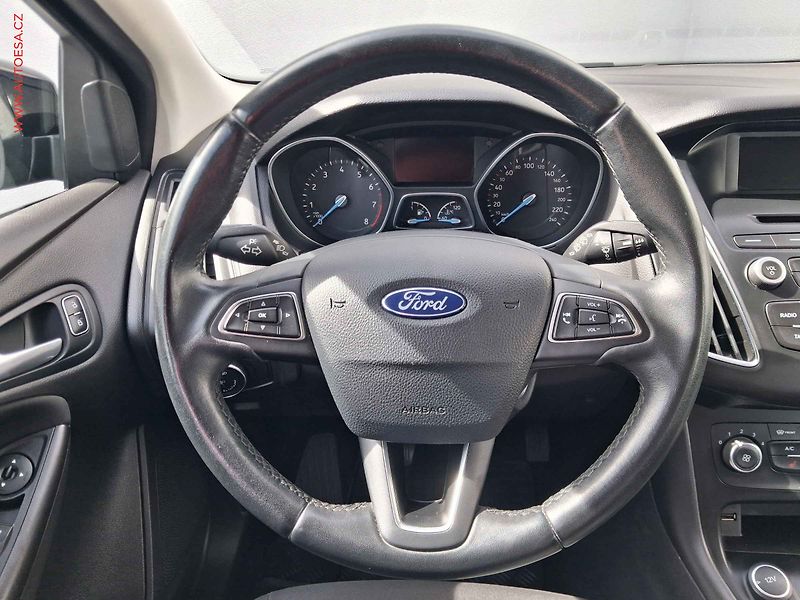 Ford Focus (2017) 1.0 EB, Trend, výhřev sed. - fotka 11 z 17