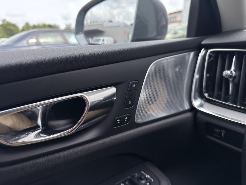 Volvo V60 CC D4 AWD // B&W // REZERVACE - fotka 22 z 44