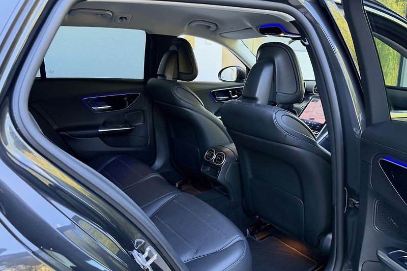 Mercedes-Benz Třídy C (2023) C 220d 4Matic Allterrain - fotka 51 z 125