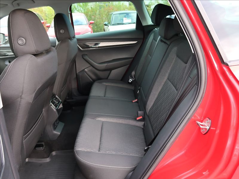 Škoda Karoq 2,0 TDi,1majČR,Style,Serv.,DPH - fotka 17 z 26