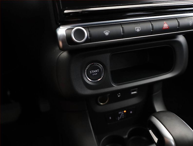 Citroën C3 (2018) 1.2 PureTech, Automat, Navi - fotka 13 z 19