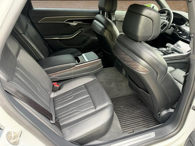 Audi A8 (2021) +60TFSi+LONG+S-LINE+po servise - fotka 12 z 25