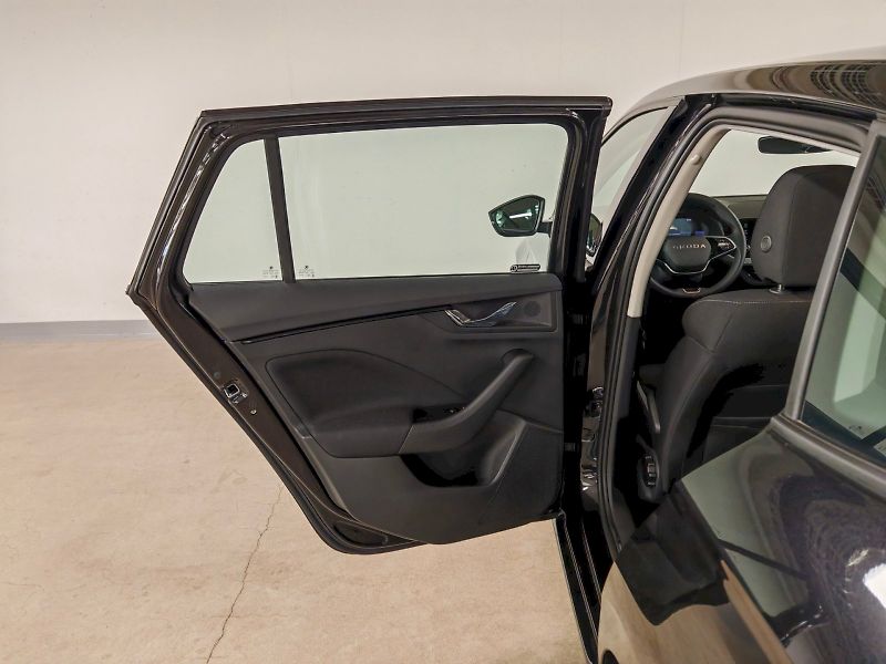 Škoda Scala (2025) 1.0 TSI 85 kW Selection - fotka 18 z 24