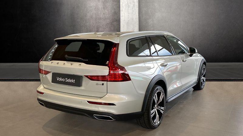 Volvo V60 Cross Country Pro, B4 AWD, 145 - fotka 4 z 29