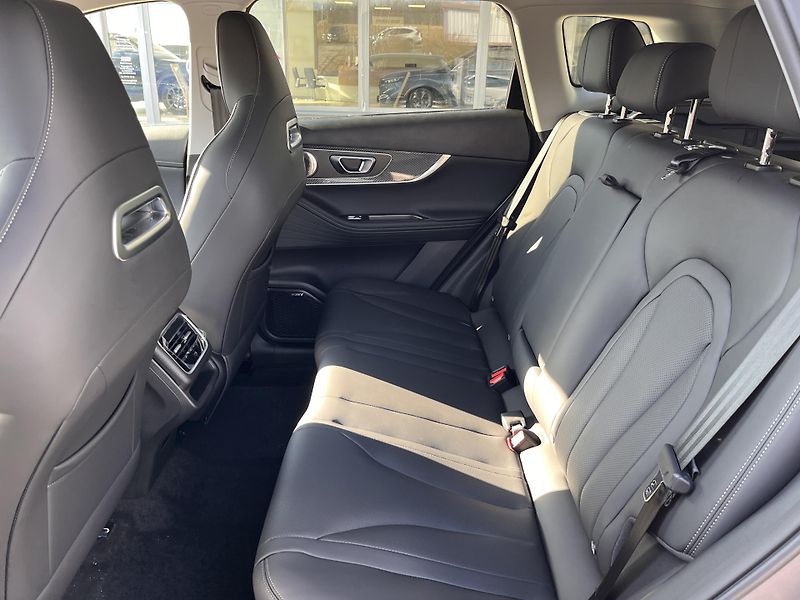 Chery Tiggo 7 (2026) 1,6 UNIQUE 4x4 VÝPRODEJ! - fotka 18 z 36