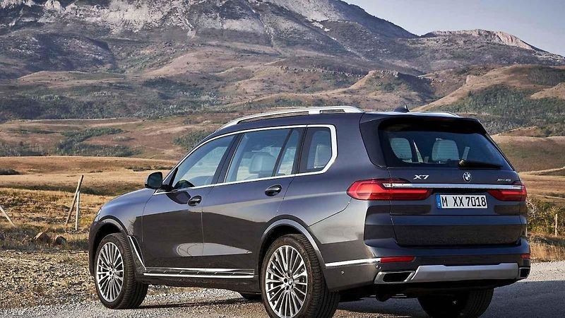 BMW X7 vs. Mercedes GLS vs. Volvo XC90 vs. Audi Q7