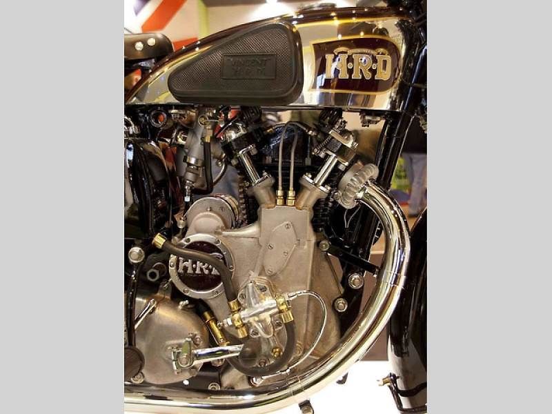 Motocykly britské značky Vincent se vyráběly přes třicet let. Na snímku je Vincent Rapide serie A z roku 1939. Foto: Wikimedia Commons, TR001, CC BY 3.0