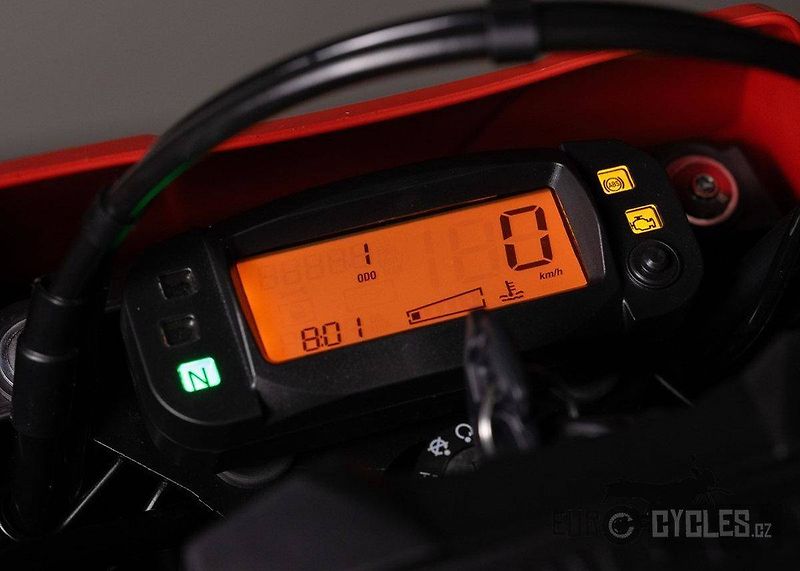 QJ Motor (2026) COV 125 Super Motard - Skladem - fotka 15 z 18