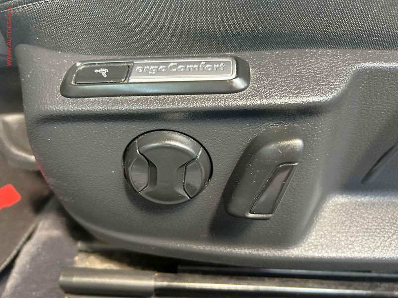Volkswagen Passat (2015) 1.4TSi, 1.maj, LED, navi - fotka 13 z 18