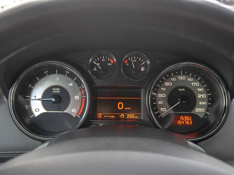 Peugeot RCZ (2013) CZ 2.0HDI 120KW – PO SERVISU - fotka 22 z 44