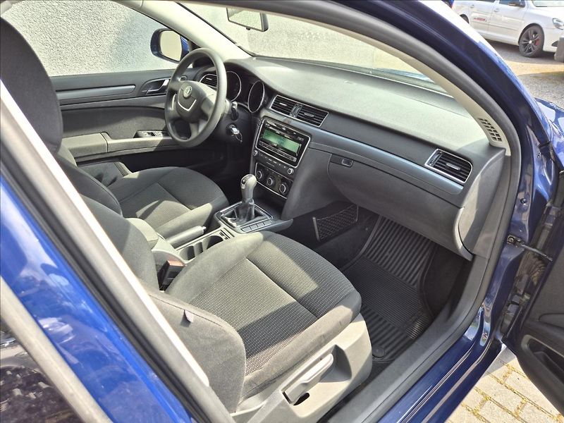 Škoda Superb 1,4 TSi 92Kw Klima ESP PDC - fotka 23 z 28