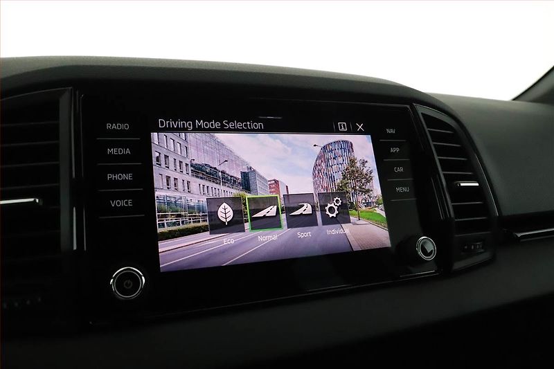 Škoda Karoq (2025) 1.5 TSI, Sportline, Navigace - fotka 13 z 17