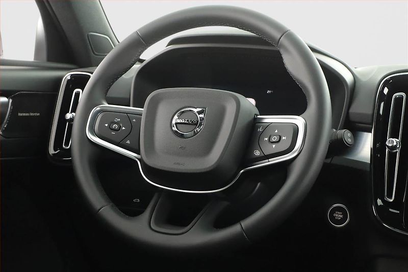 Volvo XC40 (2026) B3 - fotka 19 z 23