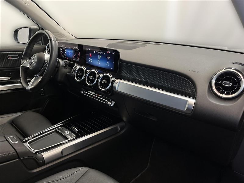 Mercedes-Benz GLB 200 d 4MATIC - fotka 14 z 22