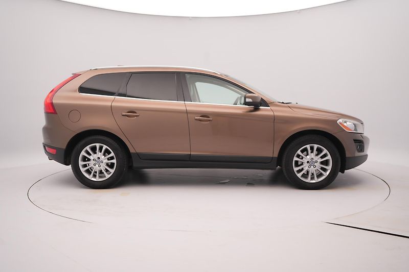 Volvo XC60 D4 AWD SUMMUM AUT CZ - fotka 9 z 45