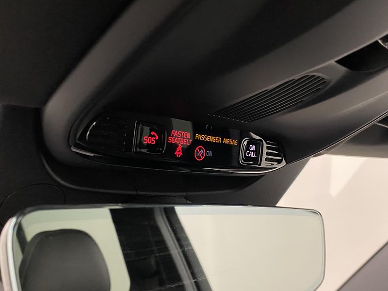 Volvo XC90 B5 AWD R-DESIGN REZERVACE - fotka 30 z 47