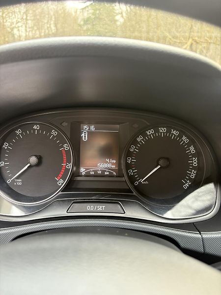 Škoda Fabia (2017) 1.0 TSi 70 kW, klima - fotka 12 z 20